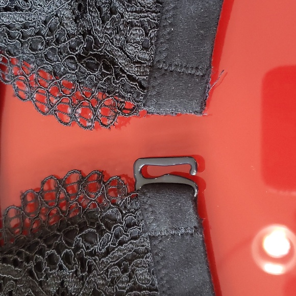 VICTORIA'S SECRET BRALETTE - Picture 3 of 8